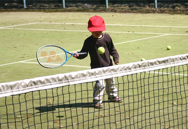 幅広い年齢層が楽しめるテニス